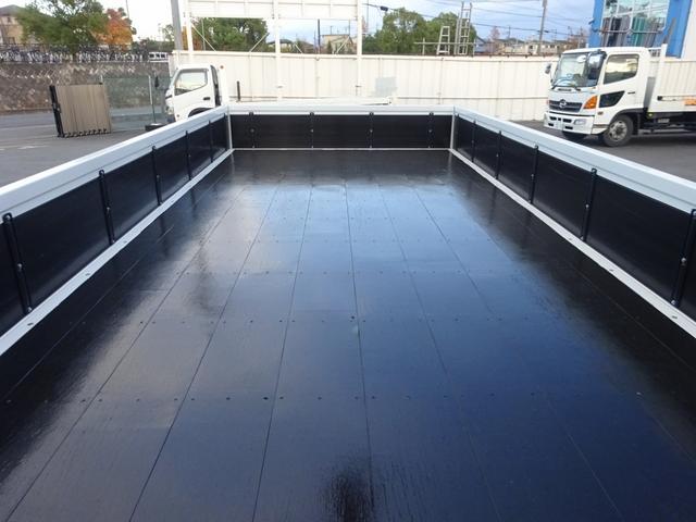 ファイター 　４段クレーン付　古河ユニック製　警報仕様　標準幅　ベッド付　２２５０ｋｇ積載　木製あおり３方開　５．５ｍボディ　床板張り　２４０馬力（38枚目）