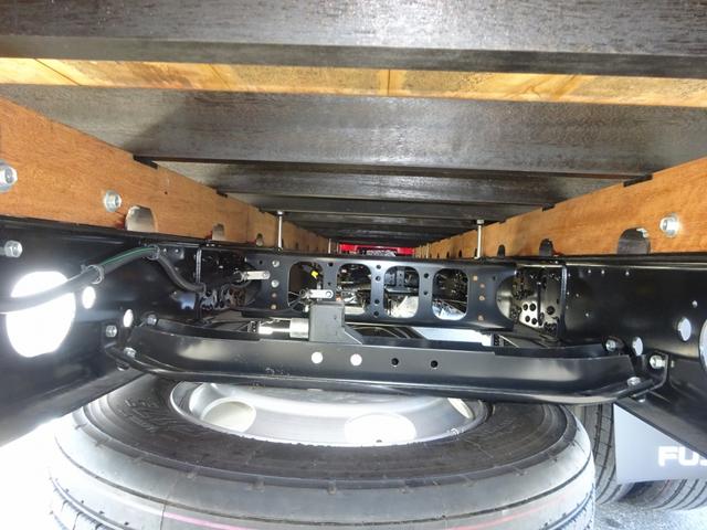 ファイター 　４段クレーン付　古河ユニック製　警報仕様　標準幅　ベッド付　２２５０ｋｇ積載　木製あおり３方開　５．５ｍボディ　床板張り　２４０馬力（52枚目）