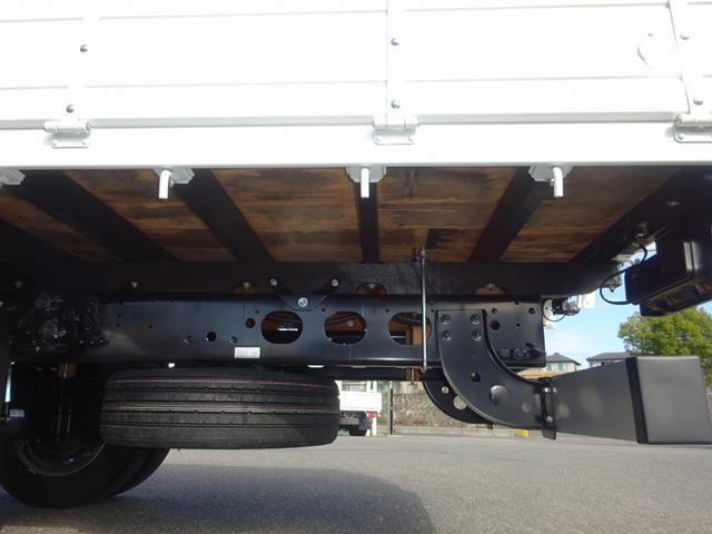 ファイター 　４段クレーン付　古河ユニック製　警報仕様　標準幅　ベッド付　２２５０ｋｇ積載　木製あおり３方開　５．５ｍボディ　床板張り　２４０馬力（56枚目）