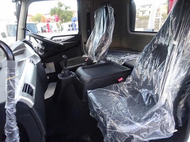 ファイター 　４段クレーン付　古河ユニック製　警報仕様　標準幅　ベッド付　２２５０ｋｇ積載　木製あおり３方開　５．５ｍボディ　床板張り　２４０馬力（57枚目）