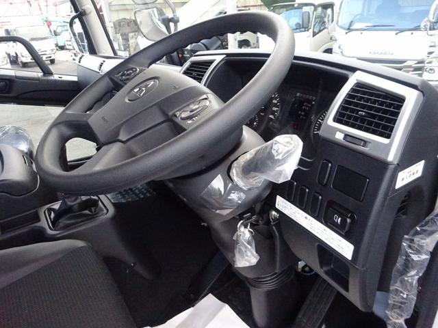 ファイター 　４段クレーン付　古河ユニック製　警報仕様　標準幅　ベッド付　２２５０ｋｇ積載　木製あおり３方開　５．５ｍボディ　床板張り　２４０馬力（64枚目）