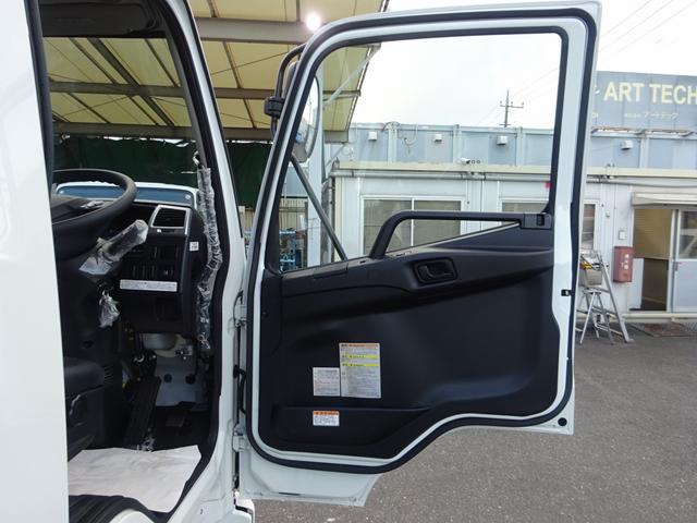 ファイター 　４段クレーン付　古河ユニック製　警報仕様　標準幅　ベッド付　２２５０ｋｇ積載　木製あおり３方開　５．５ｍボディ　床板張り　２４０馬力（66枚目）