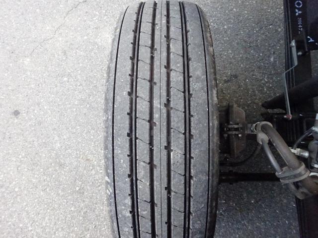 ファイター 　４段クレーン付　古河ユニック製　警報仕様　標準幅　ベッド付　２２５０ｋｇ積載　木製あおり３方開　５．５ｍボディ　床板張り　２４０馬力（67枚目）