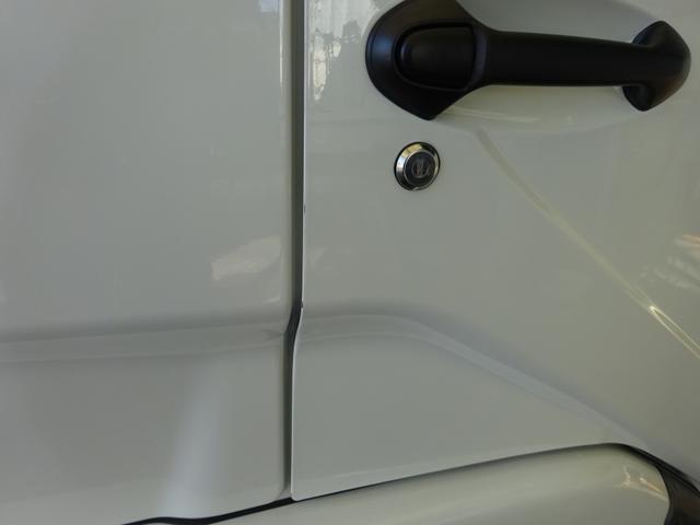 ファイター 　４段クレーン付　古河ユニック製　警報仕様　標準幅　ベッド付　２２５０ｋｇ積載　木製あおり３方開　５．５ｍボディ　床板張り　２４０馬力（72枚目）