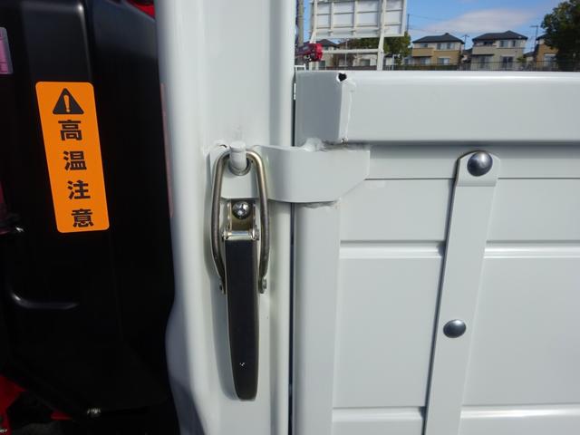 ファイター 　４段クレーン付　古河ユニック製　警報仕様　標準幅　ベッド付　２２５０ｋｇ積載　木製あおり３方開　５．５ｍボディ　床板張り　２４０馬力（73枚目）