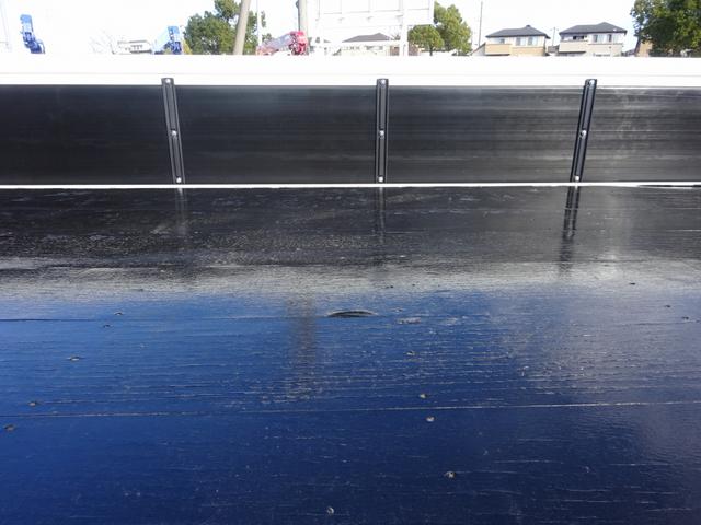 ファイター 　４段クレーン付　古河ユニック製　警報仕様　標準幅　ベッド付　２２５０ｋｇ積載　木製あおり３方開　５．５ｍボディ　床板張り　２４０馬力（76枚目）