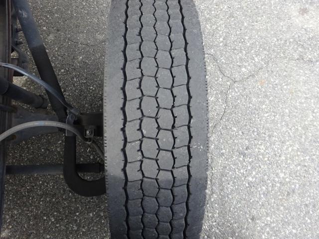 ヒノレンジャー 低温冷凍車 床下格納パワーゲート付 2650kg積載 菱重コールドチェーン製 -30℃設定 左片開きドア ワイド ベッド付 リヤ観音式扉 240馬力(46枚目)