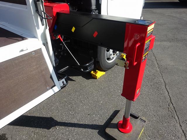 デュトロ 4段クレーン付 3トン積載 古河ユニック製 警報仕様 2.9t吊り 荷重表示機能付液晶ラジコン ワイド ロング 高床 アドブルー不要(17枚目)