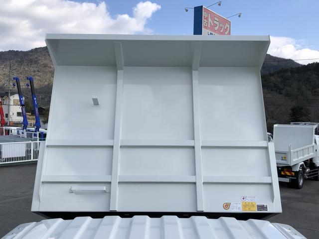 ファイター 　増トン　土砂ダンプ　新明和工業製　８トン積載　３．４ｍボディ　４．０ｍ３　角底　強化一方開　標準幅　ベッド付　リーフサス　油圧式自重計　２４０馬力（16枚目）