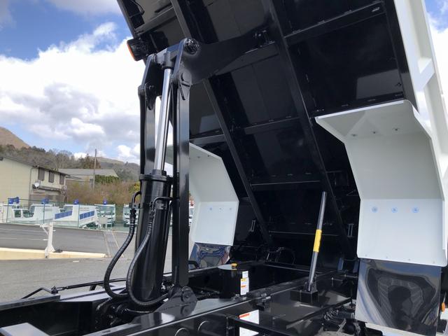 ファイター 　増トン　土砂ダンプ　新明和工業製　８トン積載　３．４ｍボディ　４．０ｍ３　角底　強化一方開　標準幅　ベッド付　リーフサス　油圧式自重計　２４０馬力（22枚目）