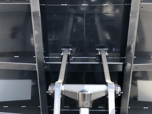 ファイター 　増トン　土砂ダンプ　新明和工業製　８トン積載　３．４ｍボディ　４．０ｍ３　角底　強化一方開　標準幅　ベッド付　リーフサス　油圧式自重計　２４０馬力（23枚目）