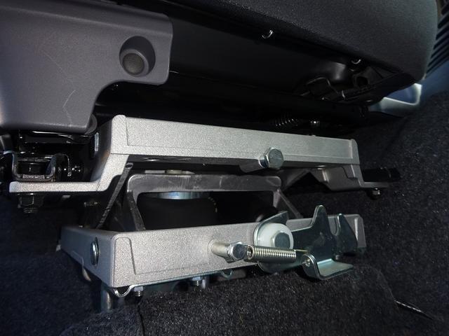 フォワード 　増トン　平ボディ　８．４ｔ積載　小平産業製　標準幅　ベッド付　５．３ｍボディ　床板張り　木製あおり３方開　あおり開閉補助装置　ロープ穴２対　２４０馬力（61枚目）