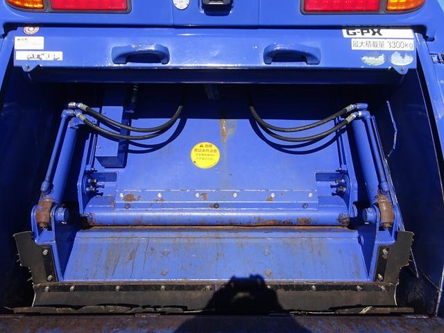 エルフトラック 　プレス式パッカー　４．６ｍ３　新明和工業製　３．３トン積載　連続積込　汚水タンク付　標準幅　１０尺　ルーフキャリア　６速ＭＴ　１５０馬力（17枚目）