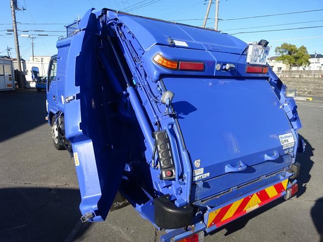 エルフトラック 　プレス式パッカー　４．６ｍ３　新明和工業製　３．３トン積載　連続積込　汚水タンク付　標準幅　１０尺　ルーフキャリア　６速ＭＴ　１５０馬力（30枚目）