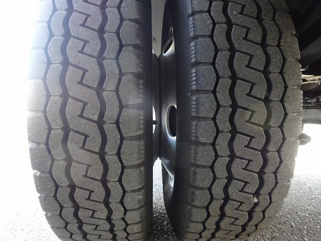 エルフトラック 　中温冷凍車　－５℃設定　東プレ製　スタンバイ機能付　２トン積載　左右スライドドア　リヤ３枚観音式扉　３．７２ｍボディ　標準幅　１１尺ミドル　全低床　アドブルー不要　６速ＭＴ（68枚目）