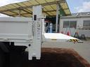 Ｗキャブ　平ボディ　Ｗキャブ　新明和工業製垂直パワーゲート付　６人乗り　２トン積載　全低床　標準幅　１０尺　４ナンバー　木製あおり２方開　アドブルー不要（18枚目）