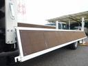 　平ボディ　垂直パワーゲート付　２トン積載　ワイド幅（セミワイド）　ロング　全低床　４．３ｍボディ　木製あおり２方開　床板張り　６速ＭＴ　アドブルー不要（31枚目）