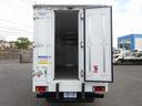 　中温冷凍車　－５℃設定　東プレ製　スタンバイ機能付　２トン積載　左右スライドドア　リヤ３枚観音式扉　３．７２ｍボディ　標準幅　１１尺ミドル　全低床　アドブルー不要　６速ＭＴ（32枚目）