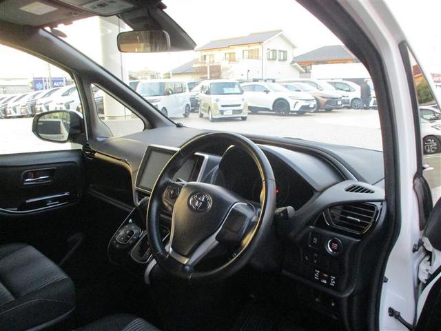 ヴォクシー ZS 煌 地上デジタル TSS 両側パワードア アイドリングストップ車 パワーウィンド 横滑防止 1オーナ 整備記録簿 DVD可 盗難防止装置 スマートエントリー Bカメラ LEDヘッドライト メモリーナビ(3枚目)