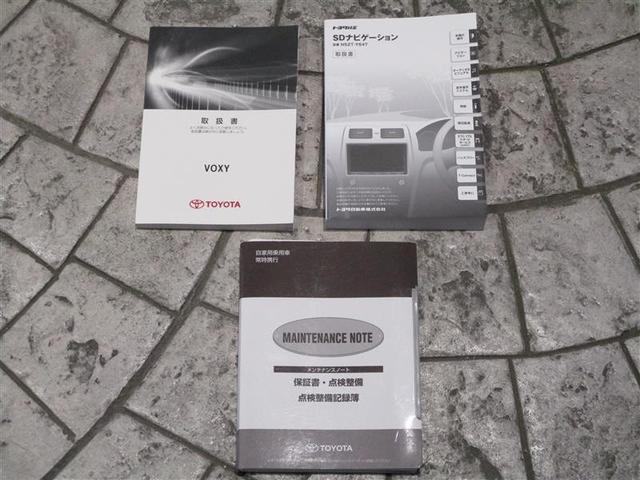 ヴォクシー ZS 煌 地上デジタル 両側パワードア アイドリングストップ車 パワーウィンド 横滑防止 整備記録簿 DVD可 フルフラットシート 盗難防止装置 スマートエントリー Bカメラ AUX LEDヘッドライト ETC(28枚目)