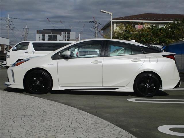 プリウス Ａプレミアム　ツーリングセレクション　エアロ　横滑り防止機能　皮シート　運転席パワーシート　エアコン　１オナ　パワーウィンドウ　ナビ＆ＴＶ　ＬＥＤライト　盗難防止装置　スマートキー＆プッシュスタート　キーレス　ＥＴＣ　ドライブレコーダー（5枚目）