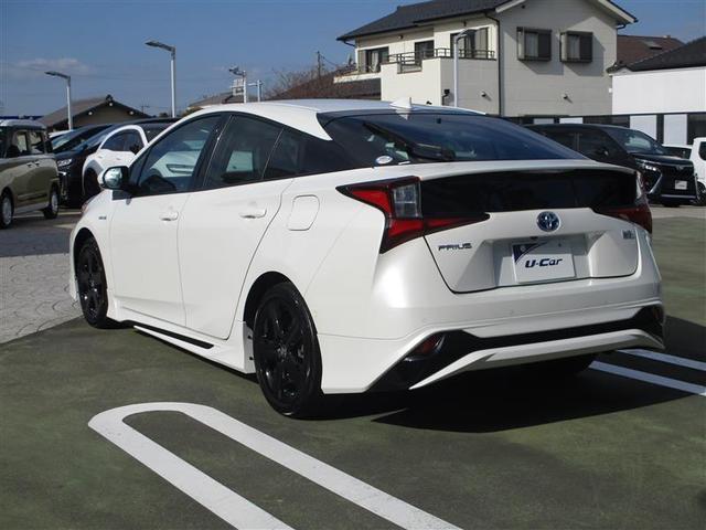 プリウス Ａプレミアム　ツーリングセレクション　エアロ　横滑り防止機能　皮シート　運転席パワーシート　エアコン　１オナ　パワーウィンドウ　ナビ＆ＴＶ　ＬＥＤライト　盗難防止装置　スマートキー＆プッシュスタート　キーレス　ＥＴＣ　ドライブレコーダー（6枚目）