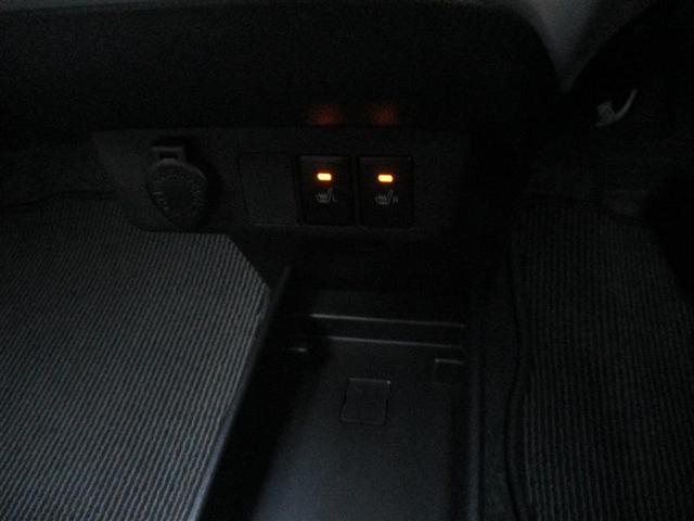 運転席、助手席ともシートヒーターつきです。