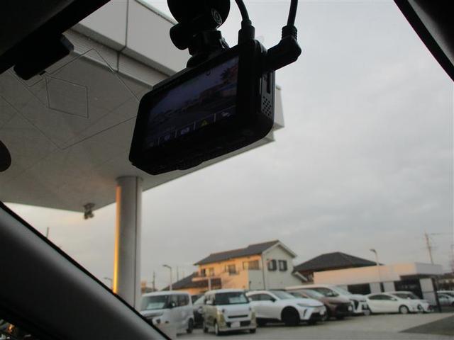 前後対応のドライブレコーダーつきです。