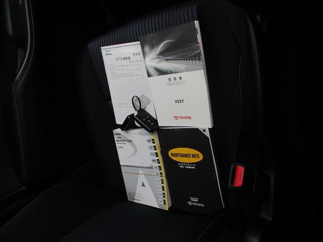 ヴォクシー ZS 両電動スライドドア 地デジ 盗難防止システム オートエアコン ダブルエアバッグ DVD再生可 ETC LEDヘッドライト キーレスエントリー メモリーナビ ナビTV AUX 3列シート 横滑り防止(16枚目)