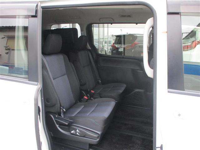 ヴォクシー ZS 両電動スライドドア 地デジ 盗難防止システム オートエアコン ダブルエアバッグ DVD再生可 ETC LEDヘッドライト キーレスエントリー メモリーナビ ナビTV AUX 3列シート 横滑り防止(17枚目)