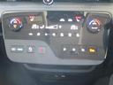 空調等のパネルです。ギアチェンジはシフトノブレスでボタン式です。