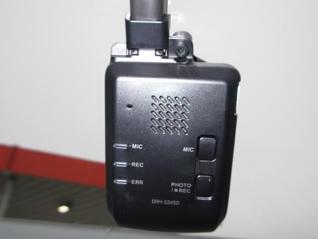 フィット ｅ：ＨＥＶホーム　ホンダセンシングホンダコネクトディスプレイＢｌｕｅｔｏｏｔｈドラレコＲカメラＥＴＣワンオーナー　コーナーソナー　１オーナー車　サイドカーテンエアバック　Ｂカメ　ＷＳＲＳ　スマートキープッシュスタート（4枚目）