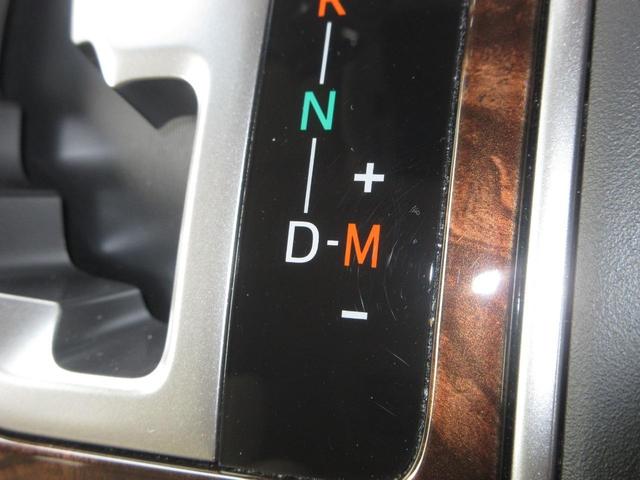 アルファード ２．５Ｘ　／ワンオーナー／禁煙車／Ｔコネクトナビ／ＢＴＡ／ＵＳＢ／ＤＶＤ／ＣＤ／ＡＭ・ＦＭ／Ｒカメラ／ＥＴＣ／１２．１型後席モニター／３ゾーンＡＣ／ウッド調ステアリング／両側パワスラ／純正アルミホイール／（13枚目）