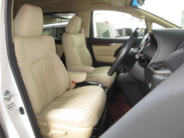 アルファード ２．５Ｘ　／ワンオーナー／禁煙車／Ｔコネクトナビ／ＢＴＡ／ＵＳＢ／ＤＶＤ／ＣＤ／ＡＭ・ＦＭ／Ｒカメラ／ＥＴＣ／１２．１型後席モニター／３ゾーンＡＣ／ウッド調ステアリング／両側パワスラ／純正アルミホイール／（14枚目）