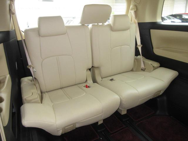 アルファード ２．５Ｘ　／ワンオーナー／禁煙車／Ｔコネクトナビ／ＢＴＡ／ＵＳＢ／ＤＶＤ／ＣＤ／ＡＭ・ＦＭ／Ｒカメラ／ＥＴＣ／１２．１型後席モニター／３ゾーンＡＣ／ウッド調ステアリング／両側パワスラ／純正アルミホイール／（16枚目）