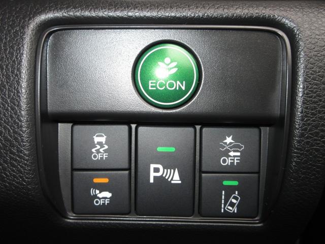 アコードハイブリッド ＥＸ　ホンダセンシング純正メモリーナビＢｌｕｅｔｏｏｔｈドラレコＥＴＣＲカメラワンオーナー　Ｐセンサー　盗難防止装置　シートヒータ　リヤカメラ　地デジ　ＤＶＤ再生可能　ＬＥＤヘッドライト　スマキー　ナビＴＶ（13枚目）