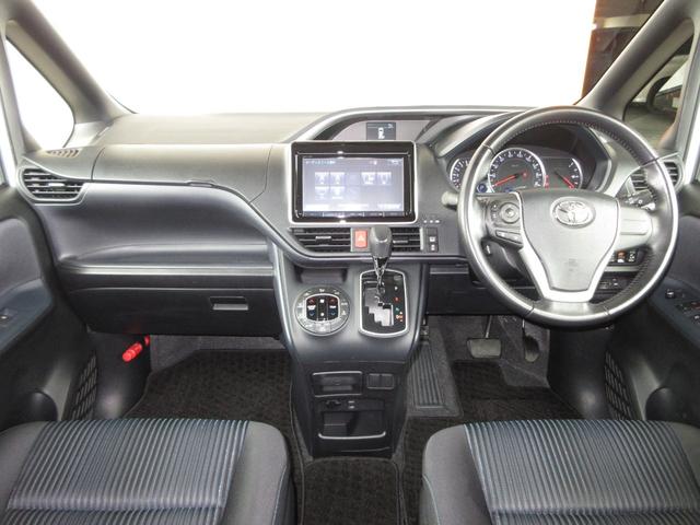 ヴォクシー ＺＳ煌　禁煙車　ワンオーナー　トヨタ純正メモリーナビ　Ｂｌｕｅｔｏｏｔｈ　ＥＴＣ　リアカメラ　両側電動スライドドア　ＬＥＤヘッドライト　フォグライト　オートエアコン　スマートキー　１６インチアルミホイール（11枚目）