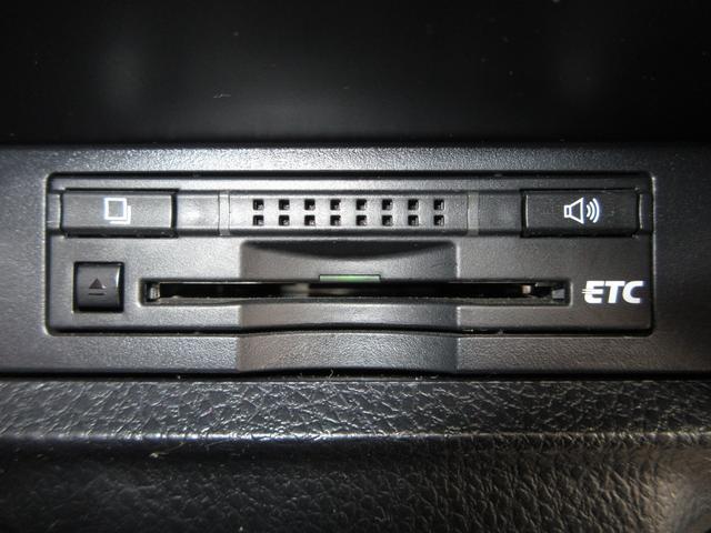 ヴォクシー ＺＳ煌　禁煙車　ワンオーナー　トヨタ純正メモリーナビ　Ｂｌｕｅｔｏｏｔｈ　ＥＴＣ　リアカメラ　両側電動スライドドア　ＬＥＤヘッドライト　フォグライト　オートエアコン　スマートキー　１６インチアルミホイール（13枚目）