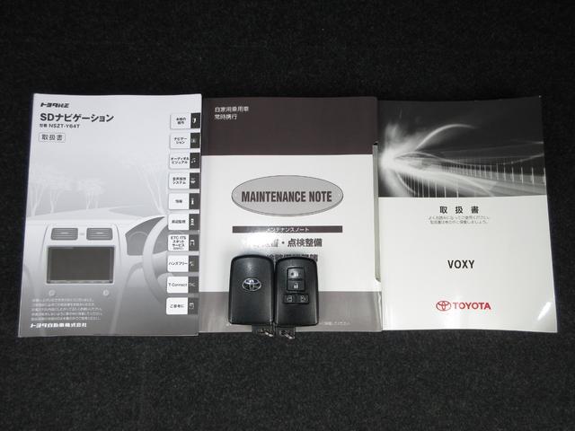 ヴォクシー ＺＳ煌　禁煙車　ワンオーナー　トヨタ純正メモリーナビ　Ｂｌｕｅｔｏｏｔｈ　ＥＴＣ　リアカメラ　両側電動スライドドア　ＬＥＤヘッドライト　フォグライト　オートエアコン　スマートキー　１６インチアルミホイール（22枚目）
