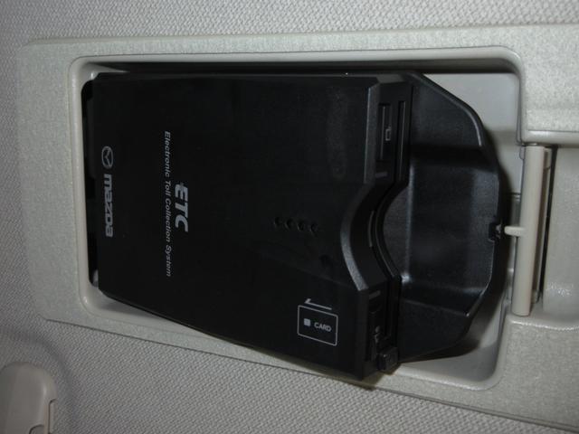 アクセラスポーツ １５Ｓ　禁煙車　マツダコネクトナビ　Ｂｌｕｅｔｏｏｔｈ　ＥＴＣ　Ｒカメラ　キーフリーシステム　追突軽減ブレーキ　アイドリングＳ　盗難防止機能　整備記録簿　パワーウィンドウ　ＥＴＣ車載器　パワーステアリング（12枚目）