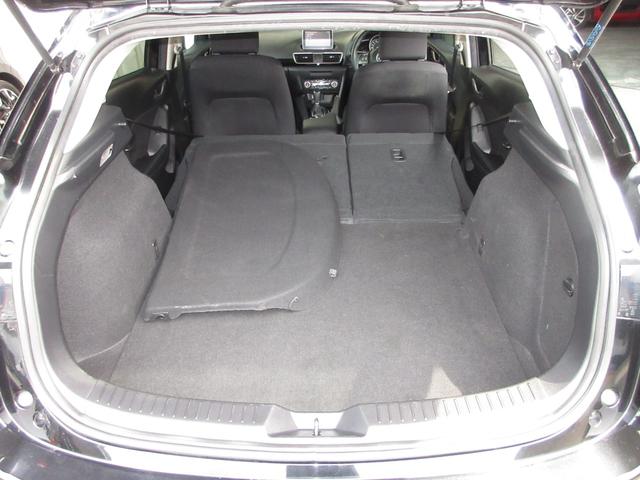 アクセラスポーツ １５Ｓ　禁煙車　マツダコネクトナビ　Ｂｌｕｅｔｏｏｔｈ　ＥＴＣ　Ｒカメラ　キーフリーシステム　追突軽減ブレーキ　アイドリングＳ　盗難防止機能　整備記録簿　パワーウィンドウ　ＥＴＣ車載器　パワーステアリング（25枚目）