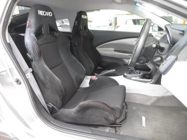 ＣＲ－Ｚ α　６速マニュアル　禁煙車　純正ＨＤＤナビ　ミュージックサーバー　ワンセグ　リアカメラ　スマートキー　ＥＴＣ　ディスチャージヘッドライト　フォグライト　ドアバイザー　純正１６インチアルミホイール　横滑防止（23枚目）