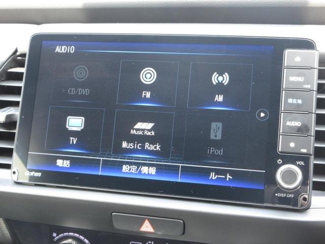 フィット ｅ：ＨＥＶホーム　／試乗車ＵＰ／禁煙車／ホンダセンシング／９インチナビ／ＢＴＡ／ＵＳＢ／フルセグ／音楽録音再生／ＤＶＤ／ＣＤ／Ｒカメラ／ＥＴＣ／Ｐセンサー／オートエアコン／ＬＥＤヘッドライト／スマートキー／　ＬＫＡ（2枚目）