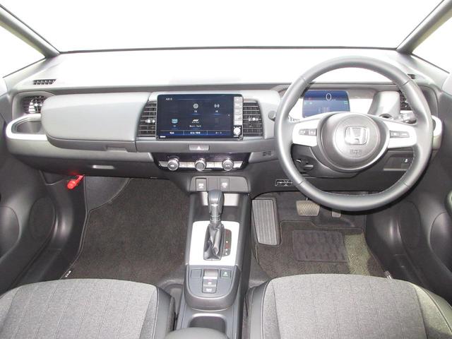 フィット ｅ：ＨＥＶホーム　／試乗車ＵＰ／禁煙車／ホンダセンシング／９インチナビ／ＢＴＡ／ＵＳＢ／フルセグ／音楽録音再生／ＤＶＤ／ＣＤ／Ｒカメラ／ＥＴＣ／Ｐセンサー／オートエアコン／ＬＥＤヘッドライト／スマートキー／　ＬＫＡ（10枚目）