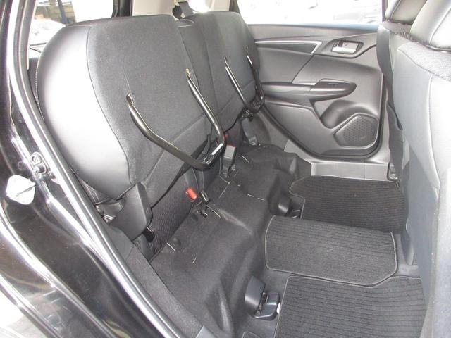 フィットハイブリッド Ｌパッケージ　純正メモリーナビ　Ｂｌｕｅｔｏｏｔｈ　ＥＴＣ　リアカメラ　ワンオーナー　ＥＴＣ　地デジフルセグＴＶ　運転席助手席エアバック　ＵＳＢ　盗難防止　クルーズコントロール　横滑り防止システム（18枚目）