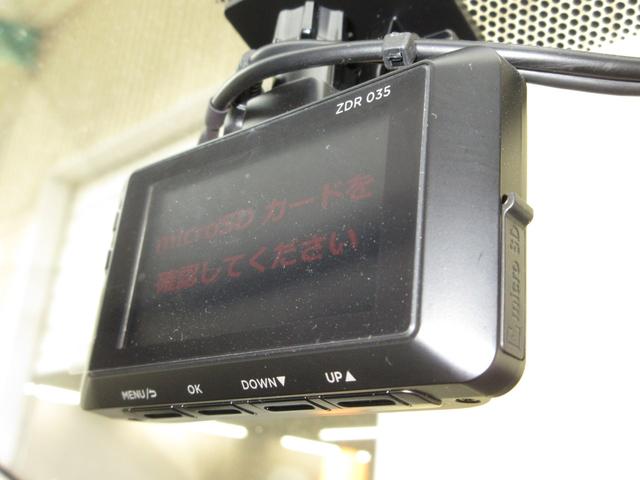 ヴィッツ ハイブリッドＦ　パナソニックメモリーナビＢｌｕｅｔｏｏｔｈドラレコＥＴＣＲカメラワンオーナー　ＬＥＤヘッドライト　ワンオ－ナ－　フルセグＴＶ　盗難防止　ＥＴＣ車載器　リモコンキー　エコモード　衝突回避ブレーキ　ＥＳＣ（4枚目）