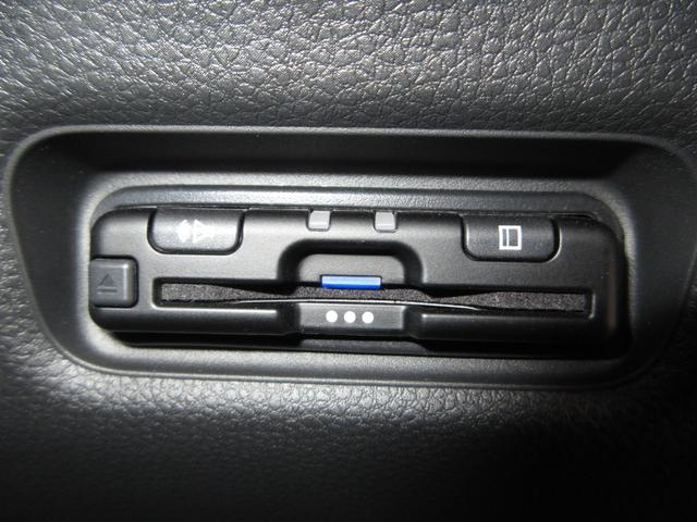 フリード クロスター　禁煙車ホンダセンシング純正１１．４インチメモリーナビＢｌｕｅｔｏｏｔｈドラレコＥＴＣＲカメラワンオーナー　パーキングセンサー　ＥＣＯＮモード　ＬＥＤヘッドランプ　フルオートエアコン　ＥＳＣ　ＵＳＢ（10枚目）