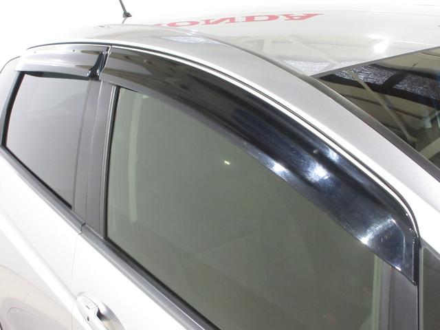 フィットハイブリッド Ｆパッケージ　禁煙車■ワンオーナー■スマートキー■オートエアコン■衝突軽減装置■横滑り防止装置■盗難防止装置■メモリーナビ■バックカメラ■ワンセグ■ＣＤ■ＤＶＤ■ＢＴ■ＥＴＣ　電格ミラ　ブルートゥースオーディオ（10枚目）