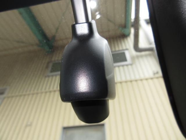 ヴェゼル ｅ：ＨＥＶＺ　ホンダセンシングホンダコネクトディスプレイＢｌｕｅｔｏｏｔｈドラレコＥＴＣＲカメラ　Ｗエアバッグ　パワーバックゲート　パークセンサー　ＬＥＤヘットライト　記録簿付　ナビ＆ＴＶ　サイドＳＲＳ　クルーズＣ（4枚目）