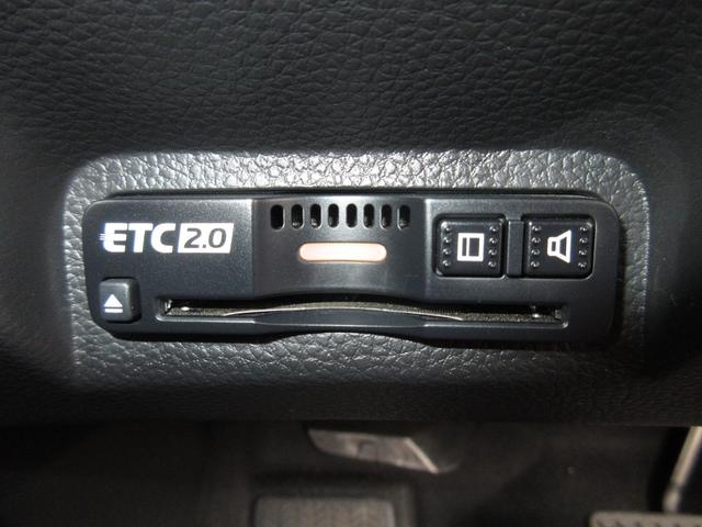 ヴェゼル ｅ：ＨＥＶＺ　ホンダセンシングホンダコネクトディスプレイＢｌｕｅｔｏｏｔｈドラレコＥＴＣＲカメラ　Ｗエアバッグ　パワーバックゲート　パークセンサー　ＬＥＤヘットライト　記録簿付　ナビ＆ＴＶ　サイドＳＲＳ　クルーズＣ（17枚目）